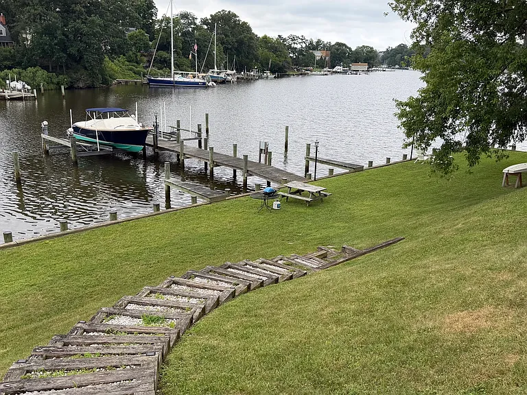 Boat slip