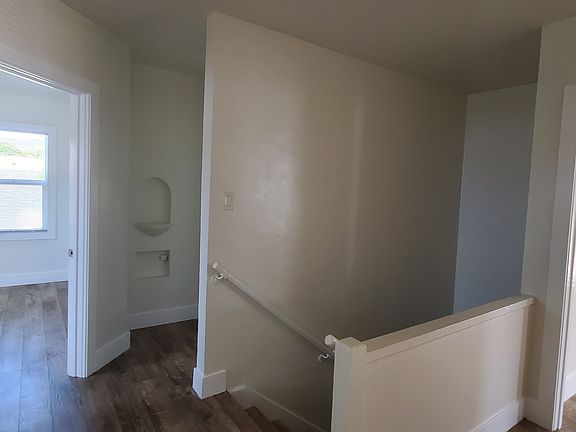 4th image of 2427 Cedar Ave