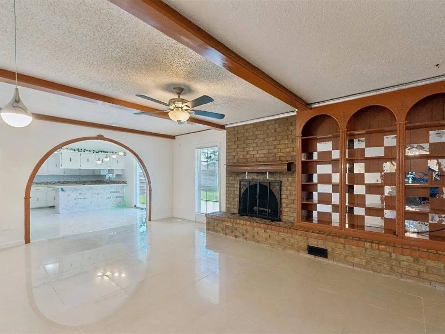 3 bed, 1690 sqft, $1,500 — Photo 2