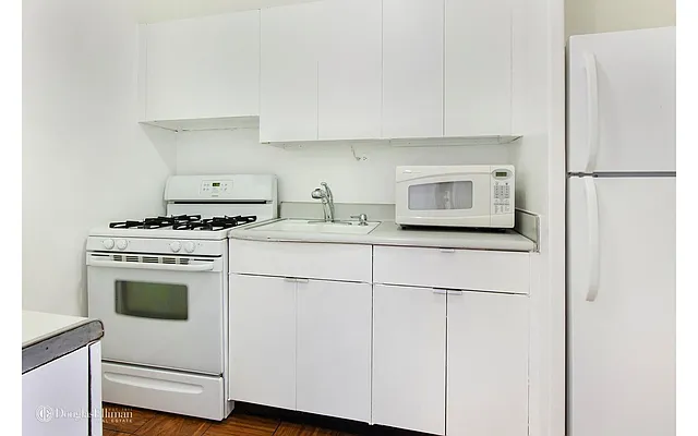 Rented by Douglas Elliman | media 16