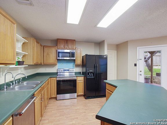 3rd image of 2415 Karat Dr