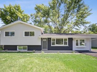 22W633 Burr Oak Dr, Glen Ellyn, IL 60137