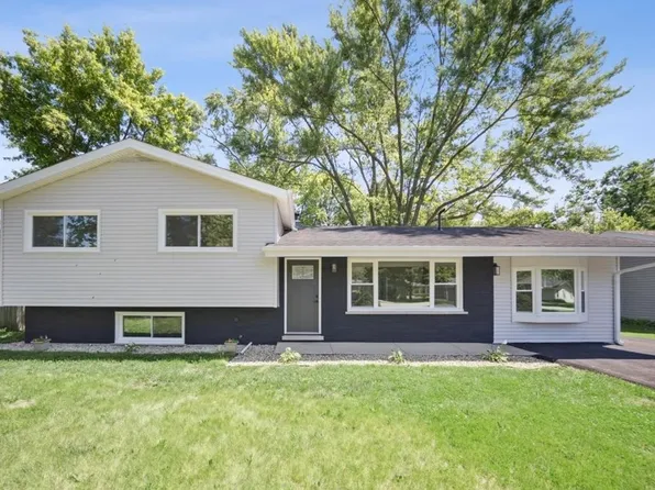 22W633 Burr Oak Dr, Glen Ellyn, IL 60137