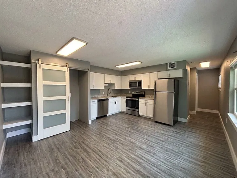 139 Avenue D SW #139.5 — Photo 3