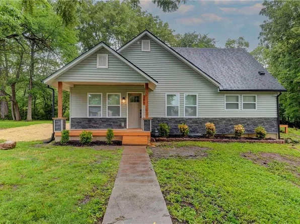 315 Persimmon Dr, Excelsior Springs, MO 64024