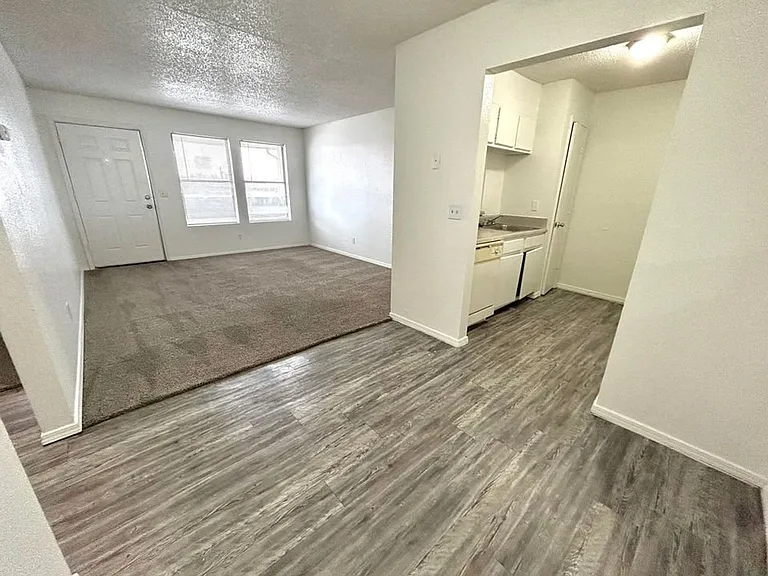 Almonte Apartments — Photo 20