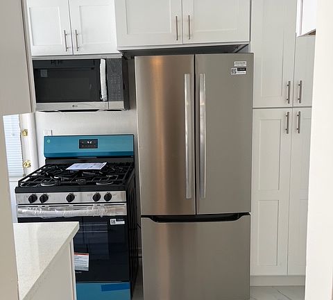 NEW SS STOVE / FRIDGE / MICROWAVE