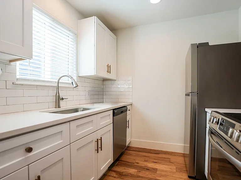 810 Banister Ln #806 — Photo 5