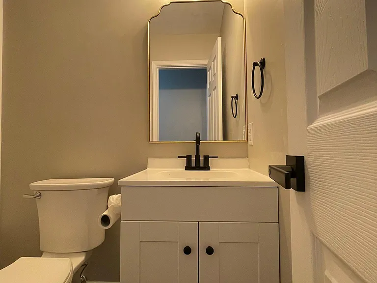 1054 Dalton Ln — Photo 15