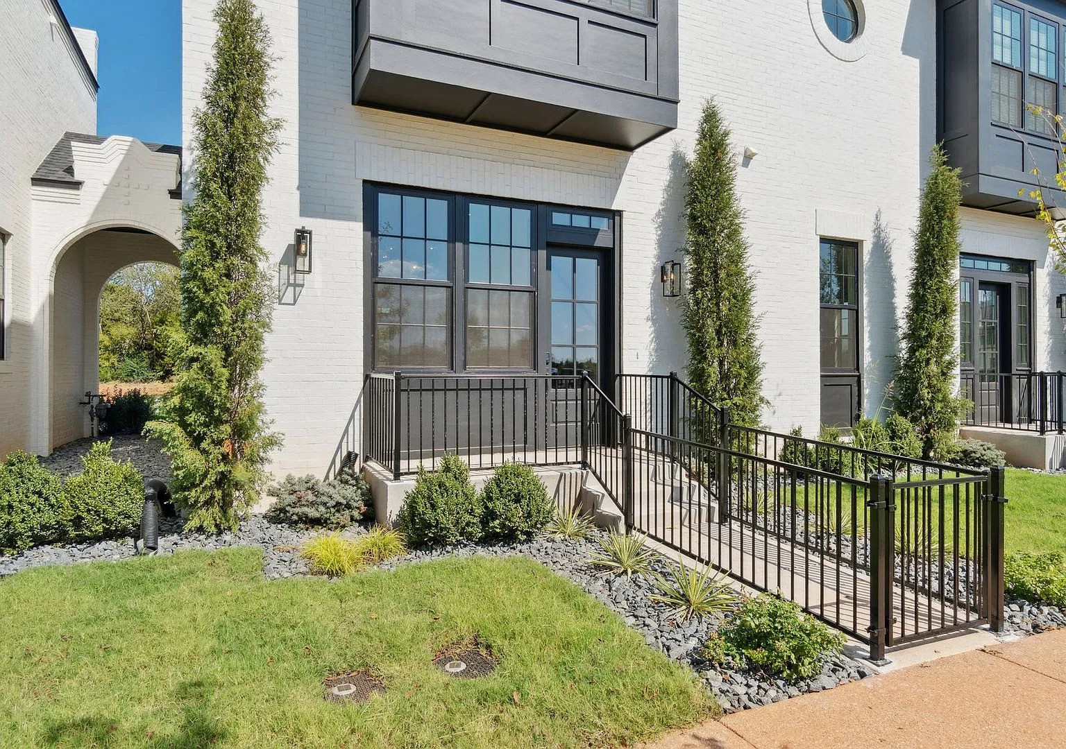Townhome 2 bed 2.5 bath "The Mid-Mod" in the Heart of Selah — Photo 4