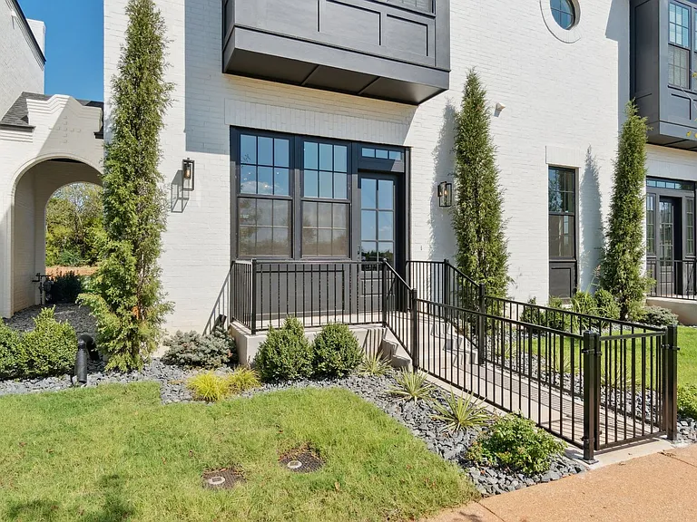 18829 Selah Way — Photo 4