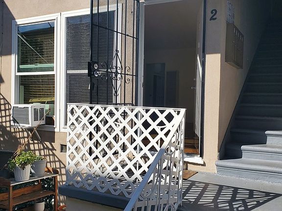 2nd image of 3529 S Sepulveda Blvd APT 2