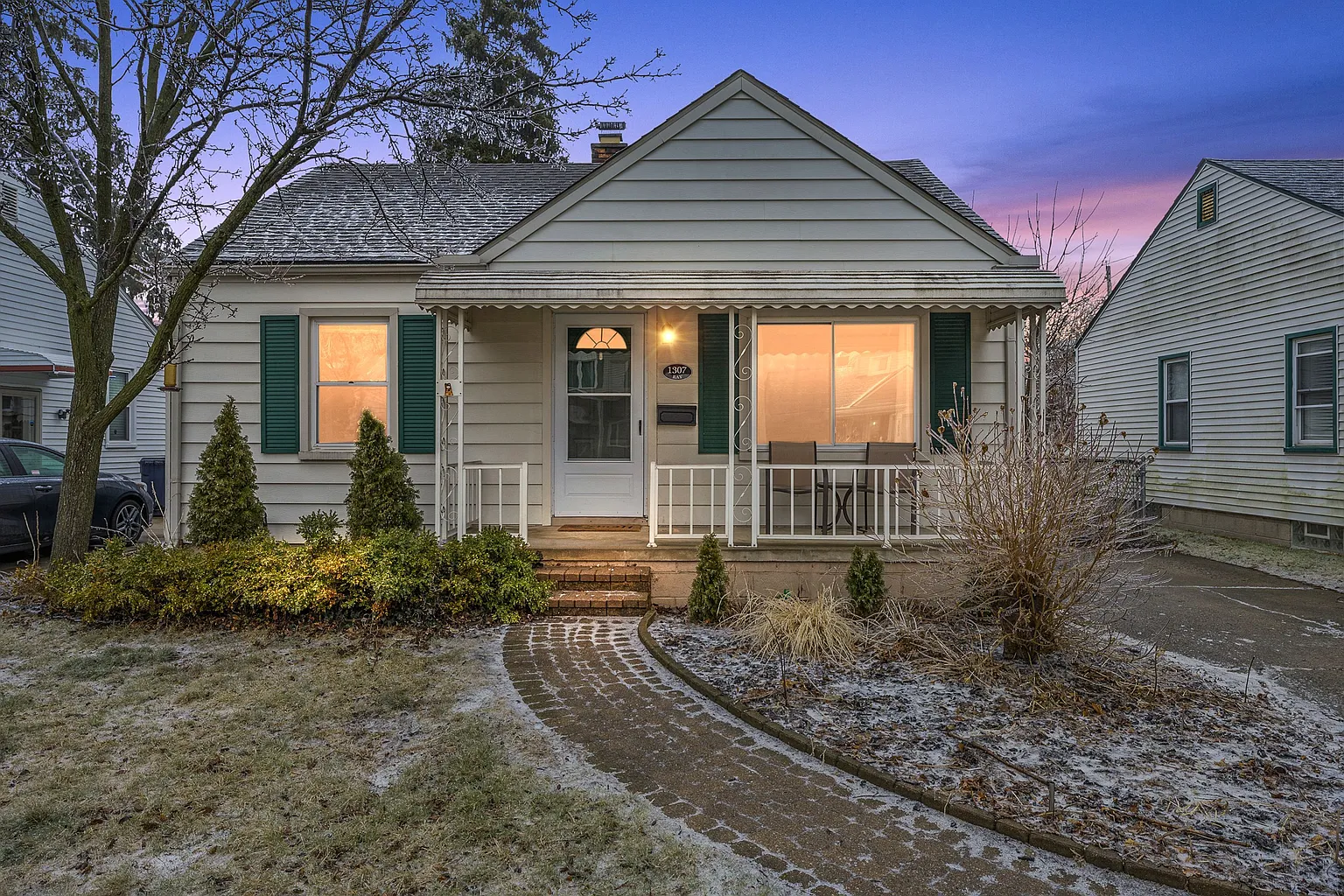 1307 McLean Ave photo 1