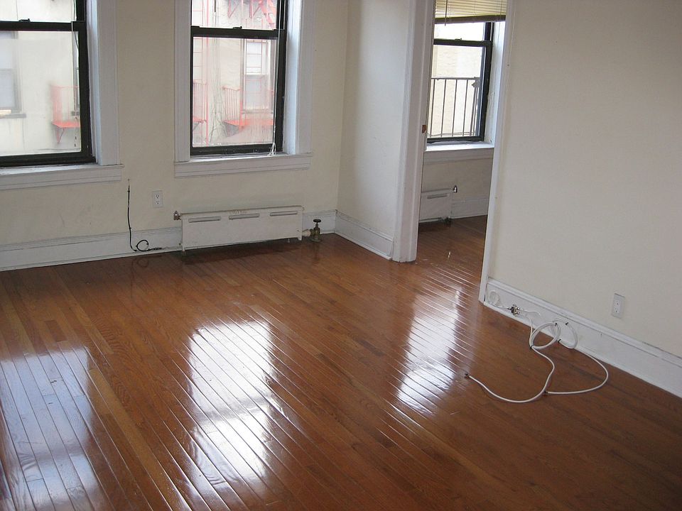 1st image of 3165 35th St APT 3R