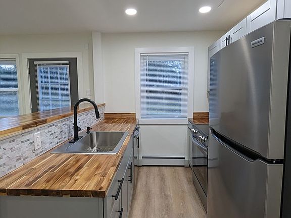 3rd image of 158 W Hill Rd