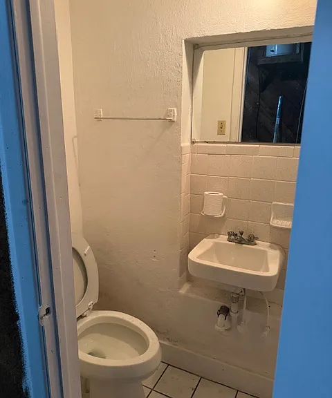2322 Congress Ave — Photo 5