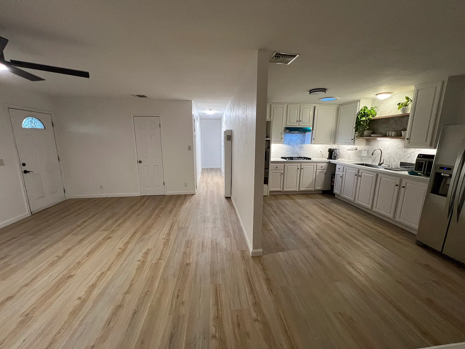 3 bed, 1000 sqft, $2,200 — Photo 2