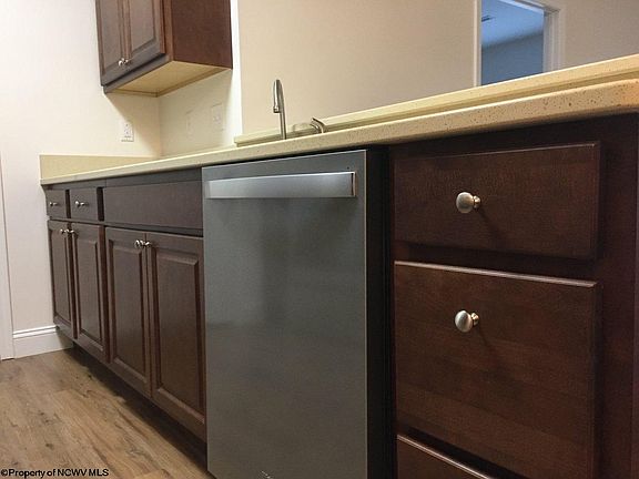 4th image of 407 Olympic Ln