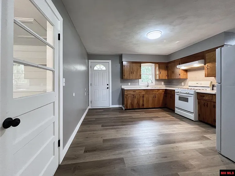 42 County Road 1159 — Photo 5