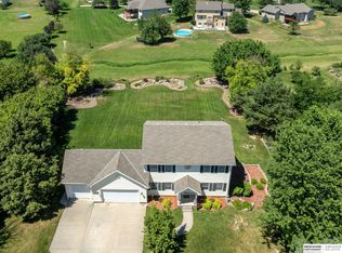 20196 Vanlea Dr, Gretna, NE 68028