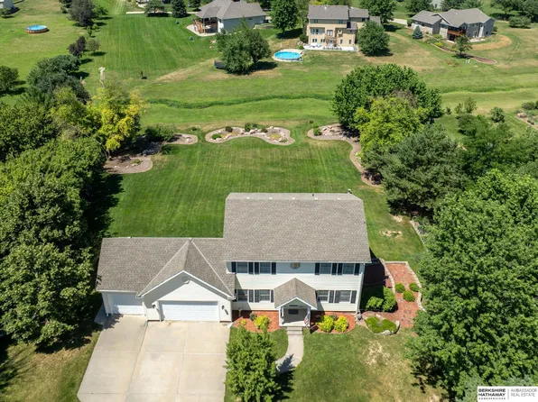 20196 Vanlea Dr, Gretna, NE 68028