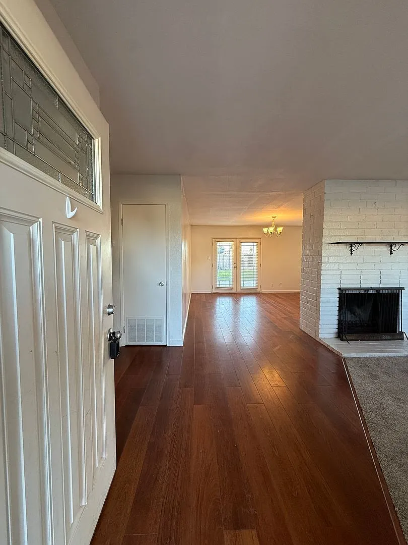 Orcutt Single Story Home on Cul-de-Sac with a Large Yard — Photo 3
