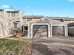 1118 Washington Cir, Northville, MI