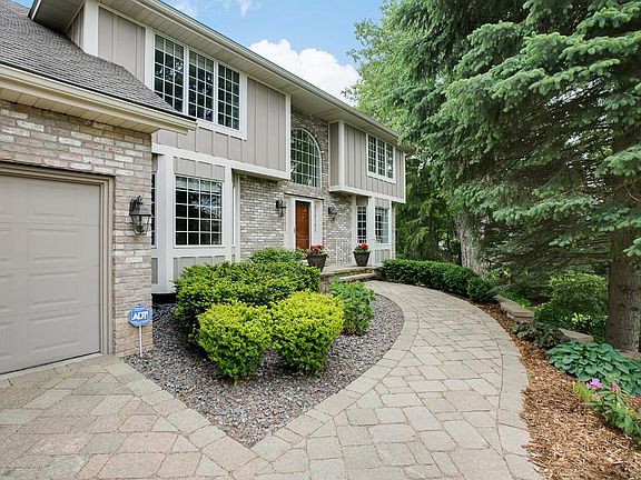 2nd image of 855 Park Place Dr