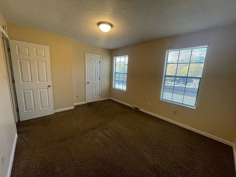 25 Ridgeway Terrace Dr — Photo 9