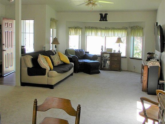 4th image of 1090 Brian Ct