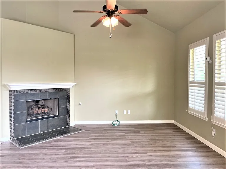 2409 Dovetail St — Photo 18