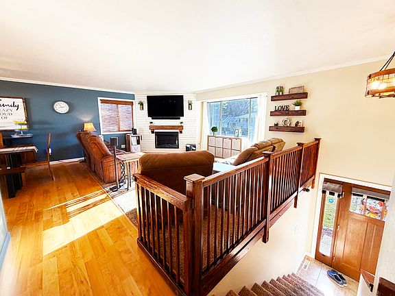 4th image of 1725 E Ivy Ave