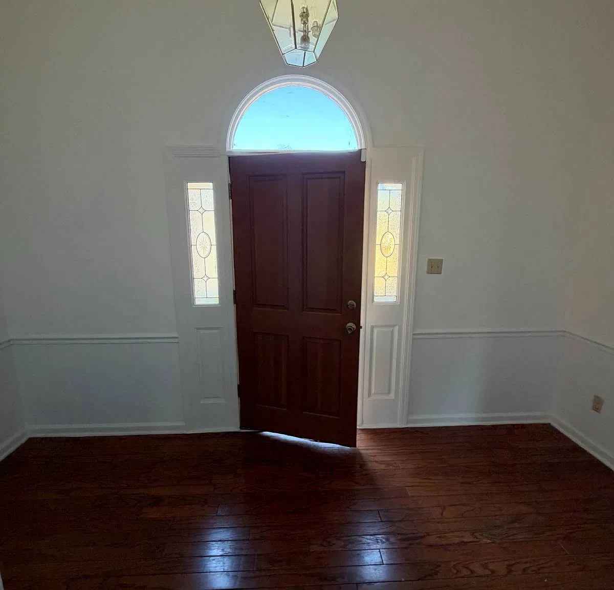 4 bed, 2.5 bath, 2800 sqft, $2,700 — Photo 3
