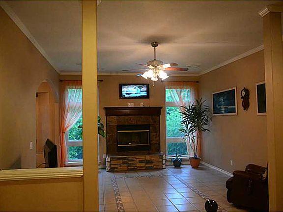 4th image of 2 Newport Cir
