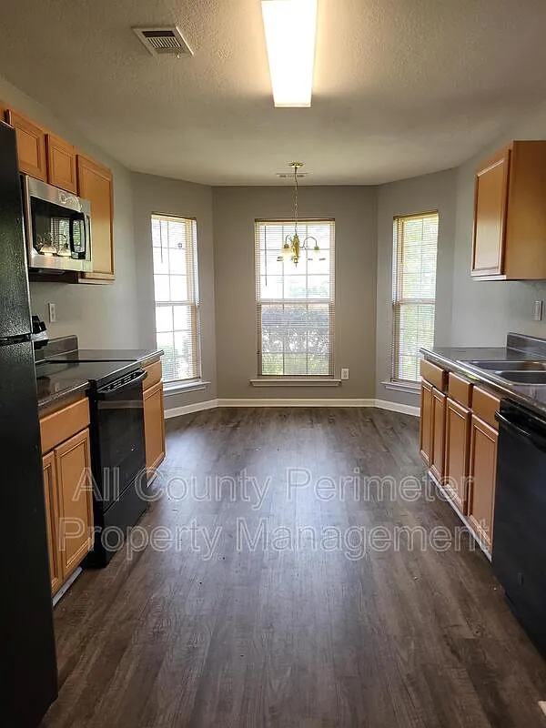 3 bed, 2.5 bath, 1257 sqft, $1,445 — Photo 2