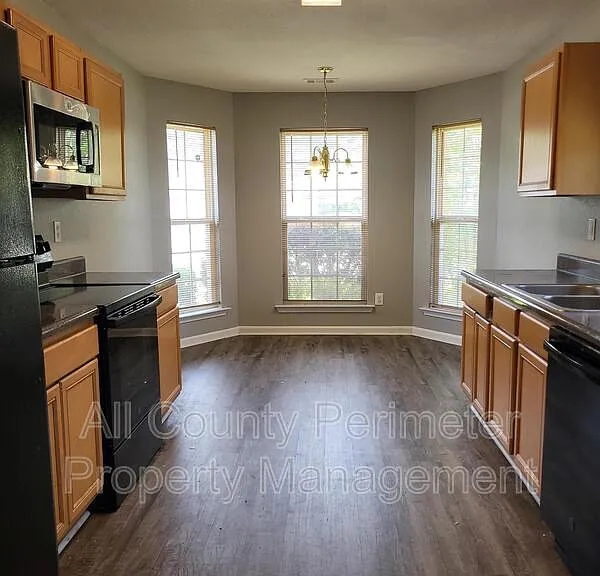 624 Oakland Hills Dr — Photo 2