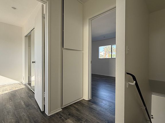 4th image of 613 W Queen St APT 4