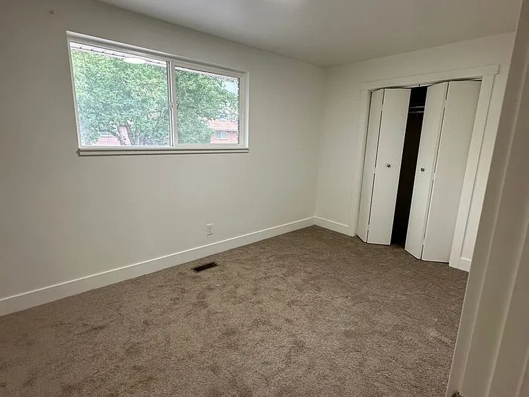 1076 S Virginia Cir — Photo 16