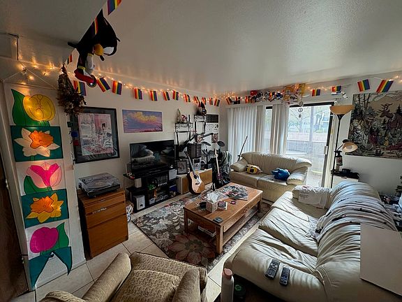 5th image of 1327 S Hardy Dr
