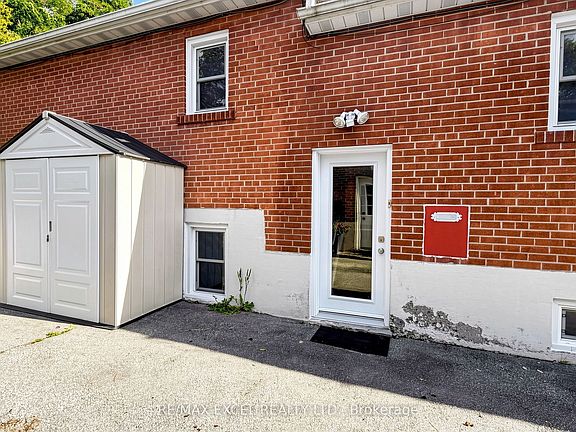 3rd image of 23 Linelle St #Basement