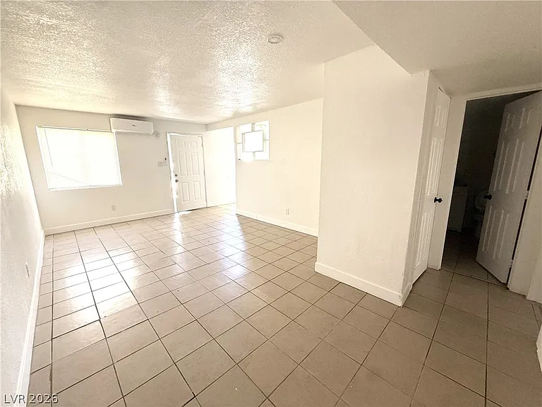 2030 Sunrise Ave #2 — Photo 4