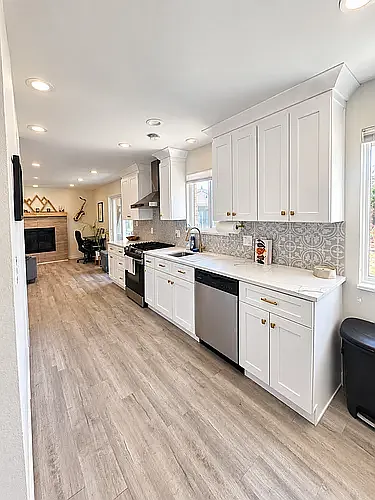 3 bed, 1300 sqft, $2,300 — Photo 2