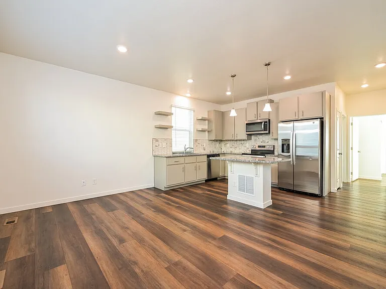 18564 E 47th Pl — Photo 5