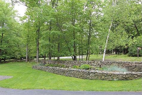 Stone Walls / Flower Beds