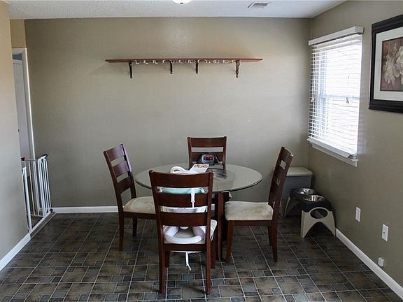 5th image of 909 Thornhill Pl