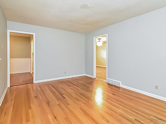 4th image of 4806 Chuck Ave