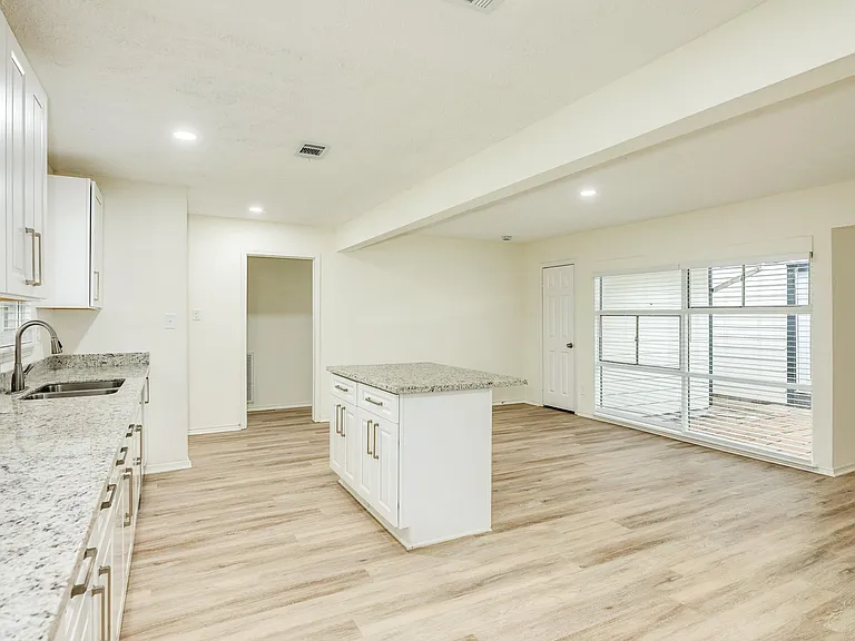 408 Gardenia St — Photo 7