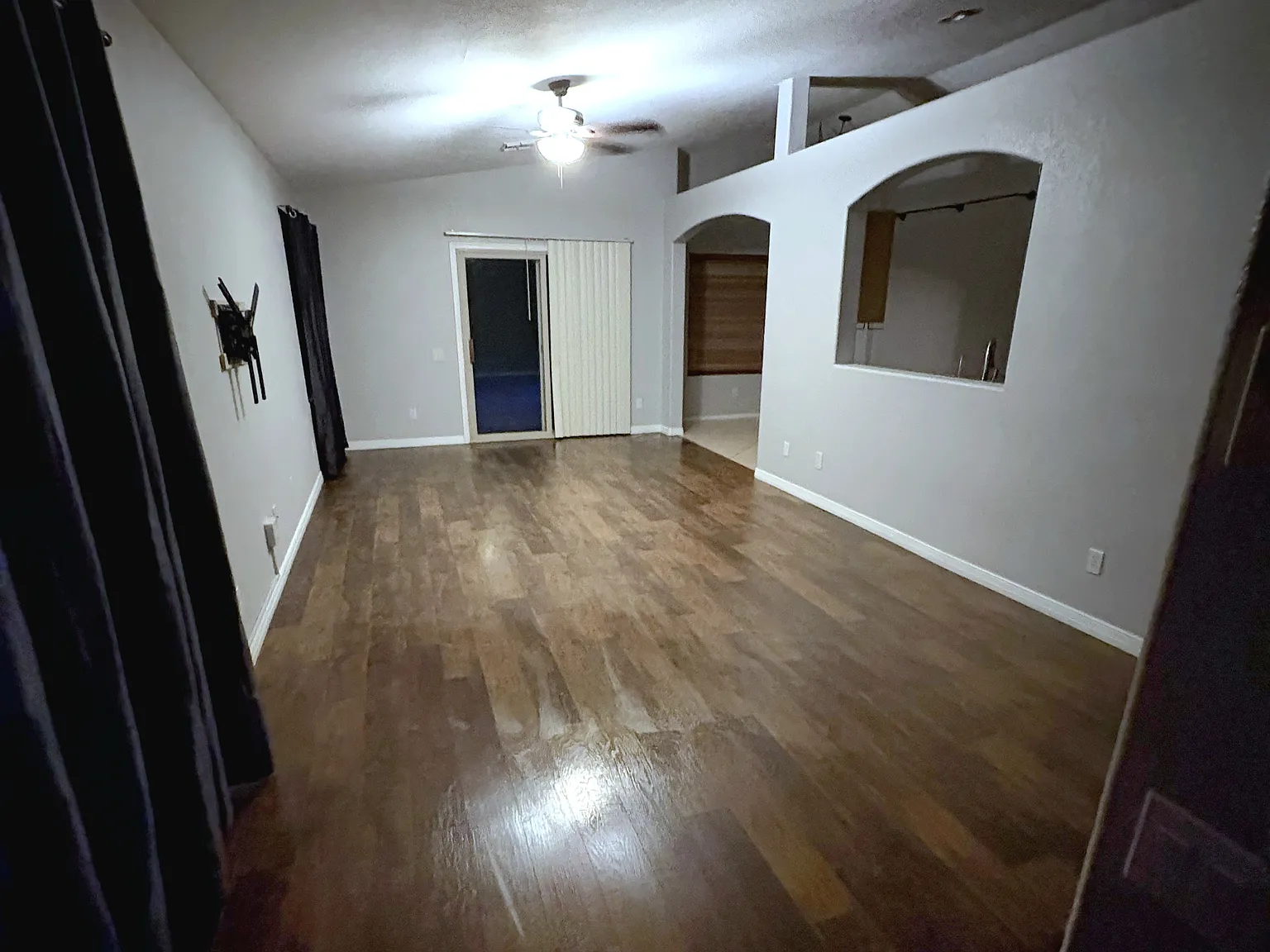 3 bed, 1332 sqft, $2,100 — Photo 3