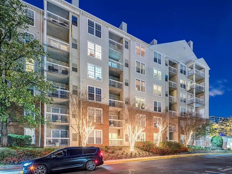 Controlled Access Community in the Heart of Rosslyn, VA