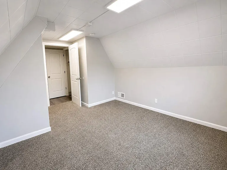 9327 NE Glisan St #1 — Photo 24